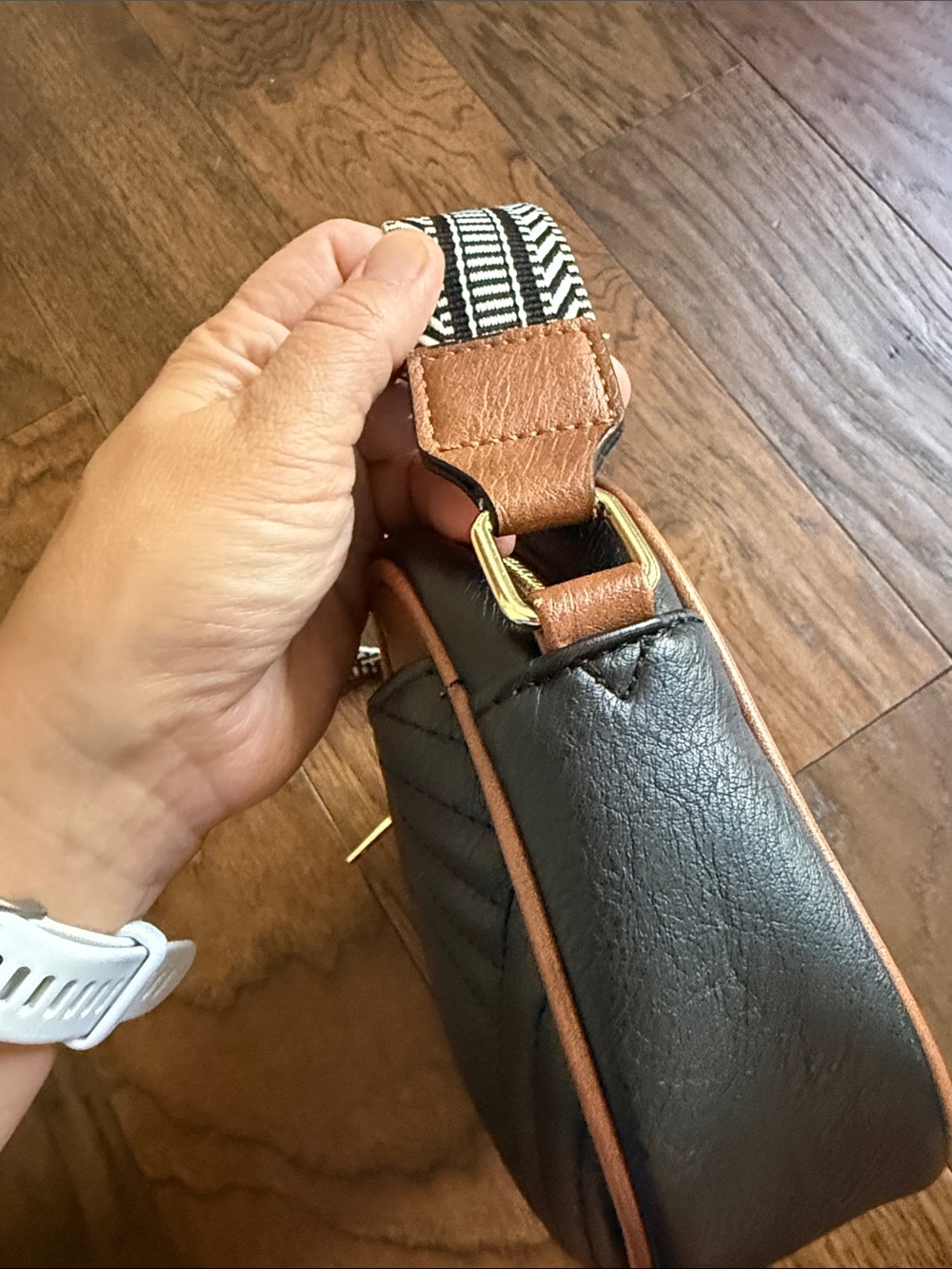 BOSTANTEN Black & Brown Quilted Crossbody Bag with Patterned Strap - Picture 12 of 15